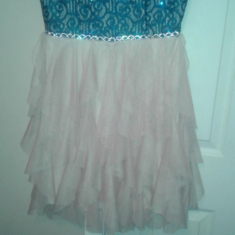 Dress - Picture 5 of 6